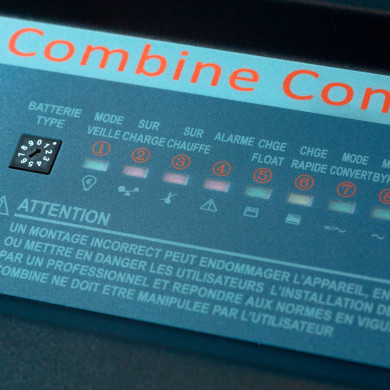 Combiné sinusoïdal DC/AC CS DIF: 12, 24, 48V-230V-2500 à 7000Va