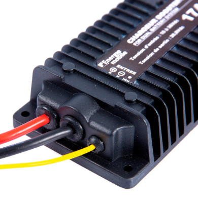 Chargeur booster DC/DC CB-IP: 12 ou 24Vdc, 17A et 30A